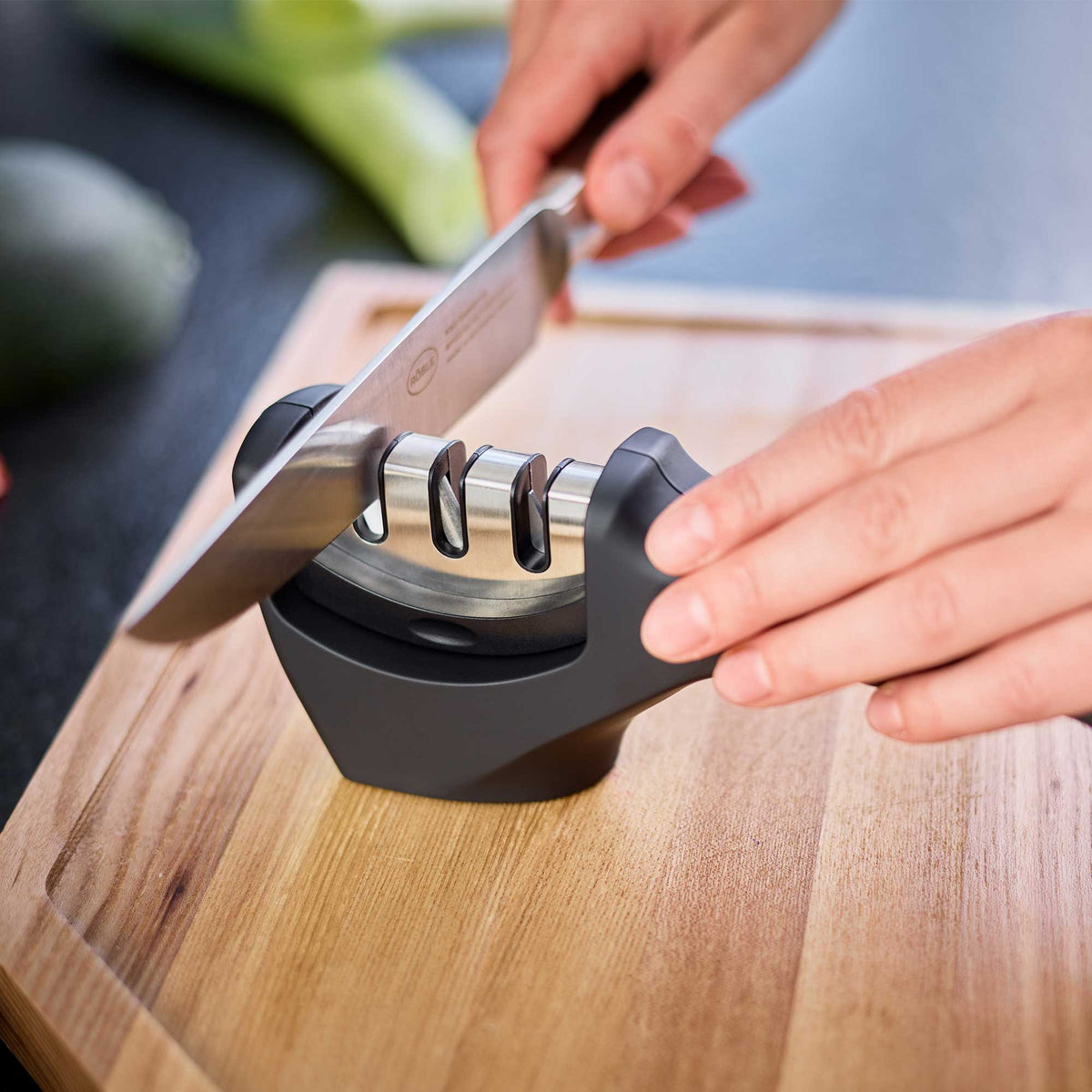 AnySharp Essentials - Knife Sharpener with PowerGrip - For Knives and  Serrated Blades