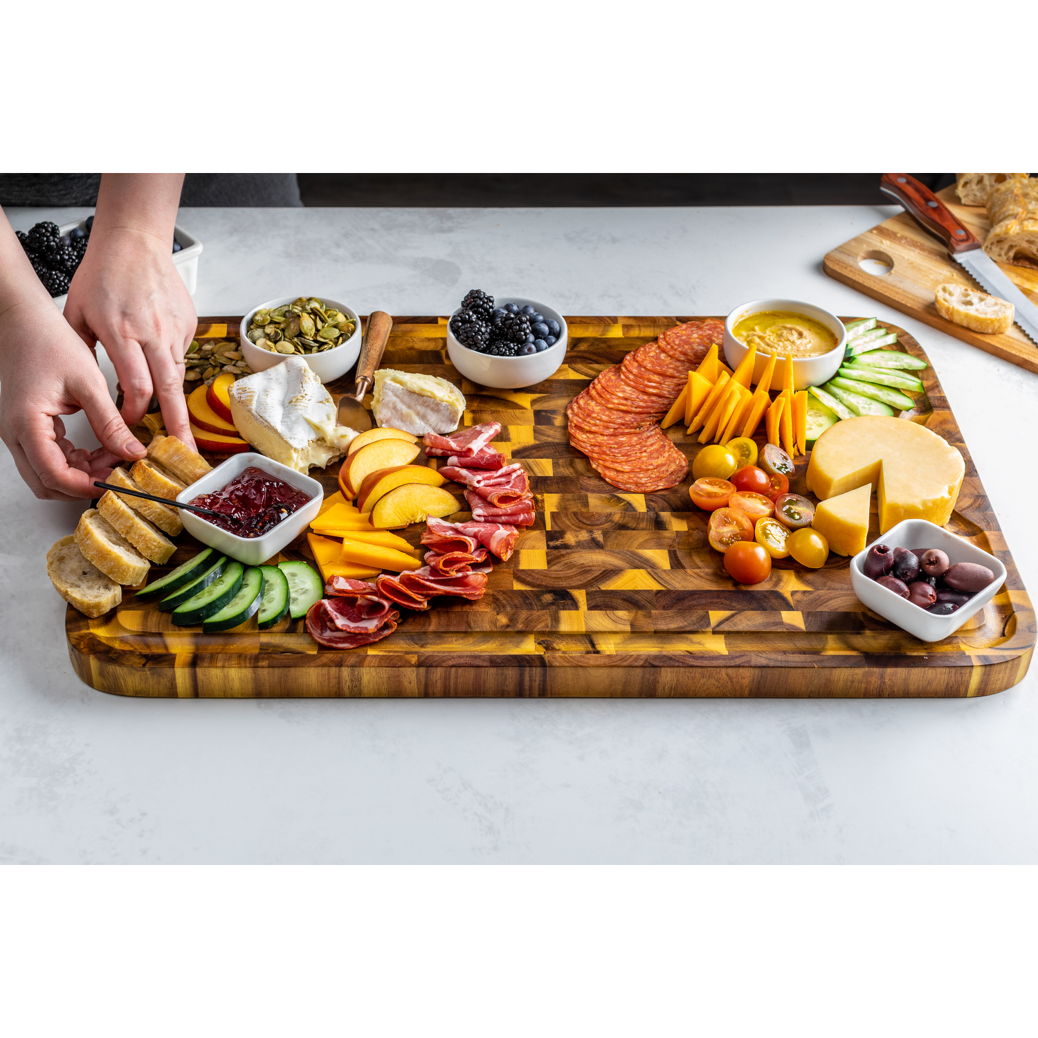 Rectangle Edge Grain Cutting Board with Hand Grip and Juice Canal 24