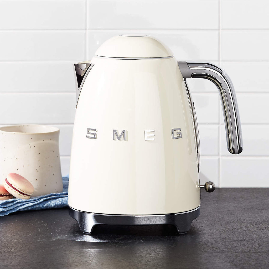 SMEG Electric Tea Kettle 57 oz / 7 cups Aesthetic Retro-style Red.