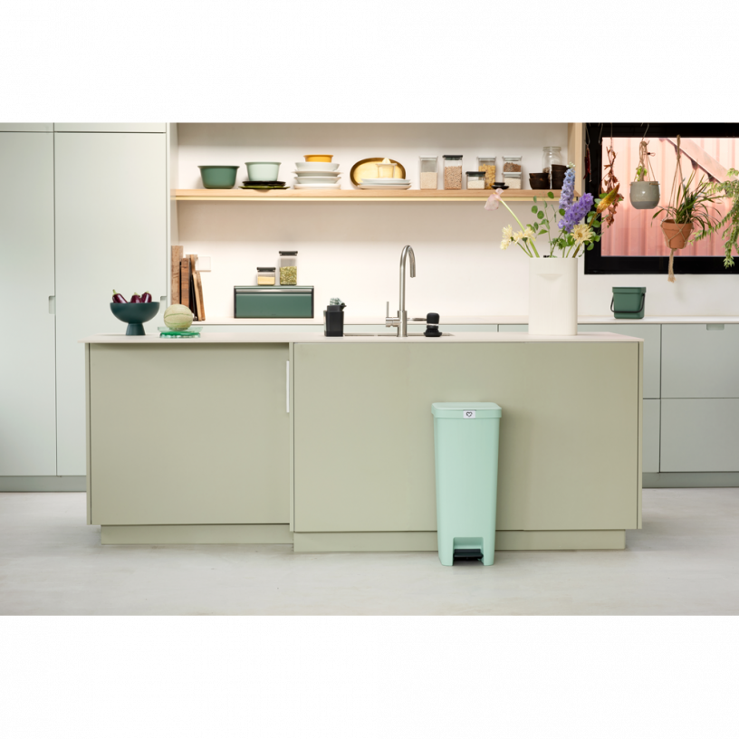 40l pedal bin StepUp Trash Can Brabantia Color: Jade Green Size: 15